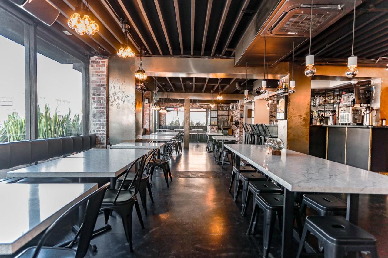 H By H Hospitality Los Angeles Exterior foto
